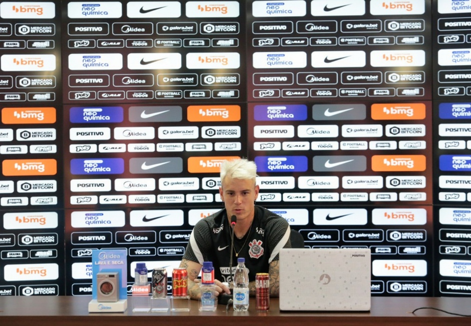 Rger disse as suas primeiras palavras  imprensa como jogador do Corinthians