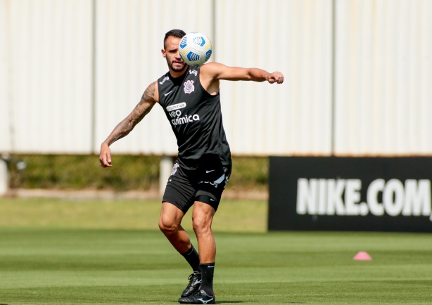 Renato Augusto pode ser titular da equipe pela primeira vez desde a sua chegada