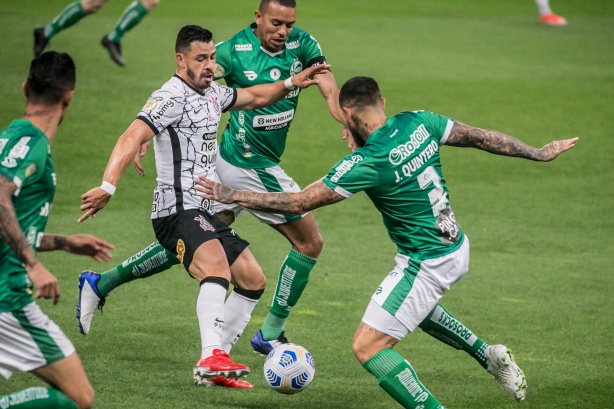 Giuliano durante a partida do Corinthians contra o Juventude