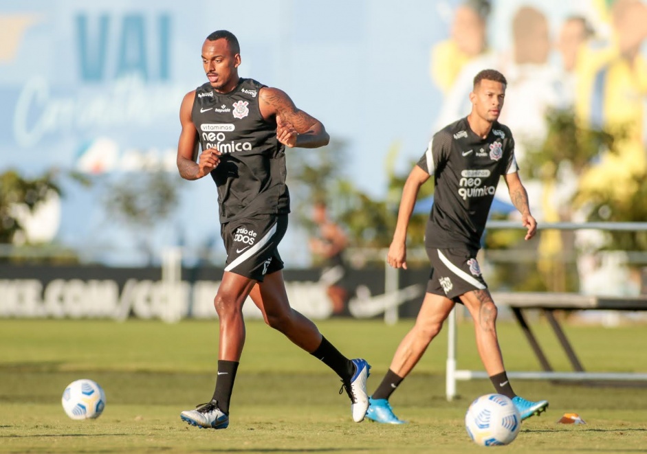 Joo Victor e Raul Gustavo podem aparecer como dupla de zaga titular do Corinthians pela primeira vez