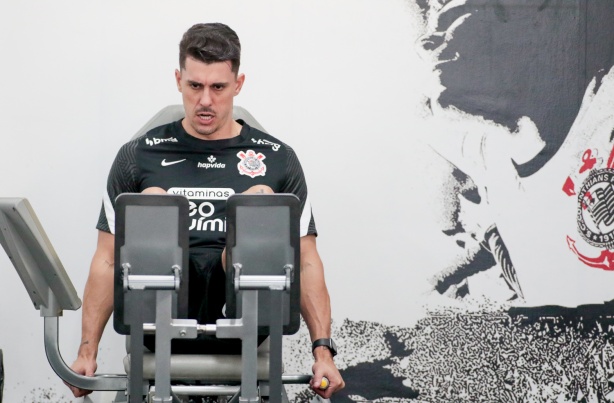 Danilo Avelar contou que deseja ter nova chance no Corinthians