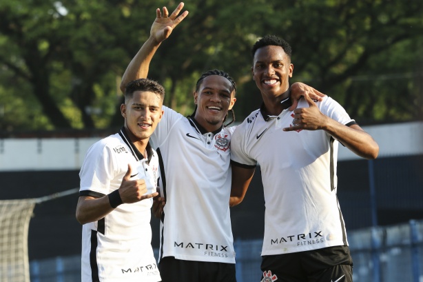 Corinthians venceu o cl�ssico contra o Santos na Fazendinha