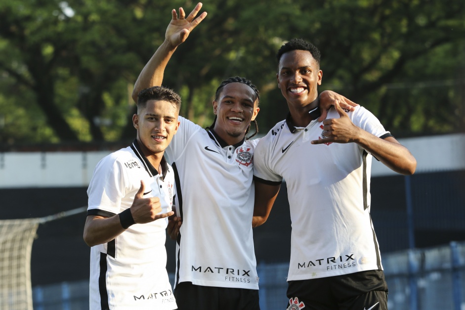 Corinthians venceu o clssico contra o Santos na Fazendinha