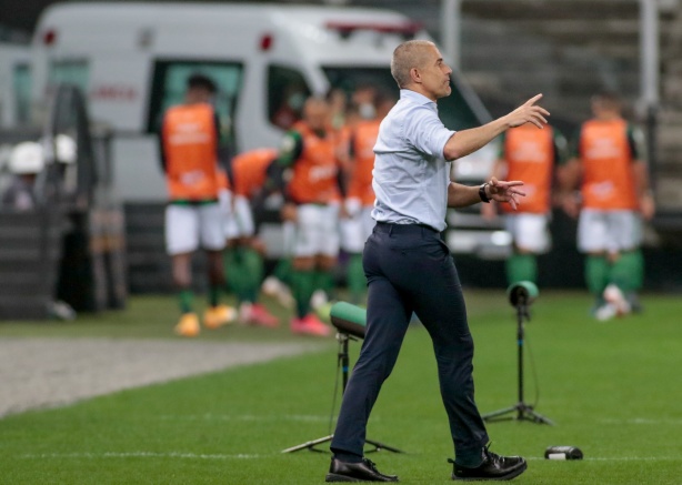 Sylvinho explicou n�o utiliza��o de R�ger Guedes, Giuliano, Renato Augusto e Willian juntos em campo