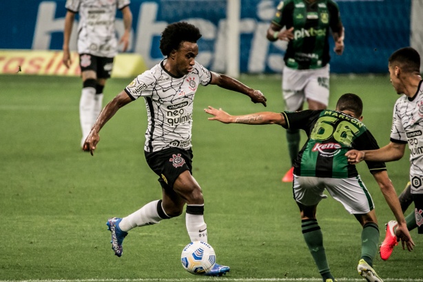 Willian fez sua reesteia pelo Corinthians ap�s 14 anos