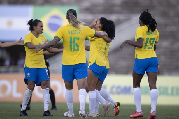 Yasmim foi uma das corinthianas em campo e marcou o quarto gol do Brasil na goleada contra a Argentina