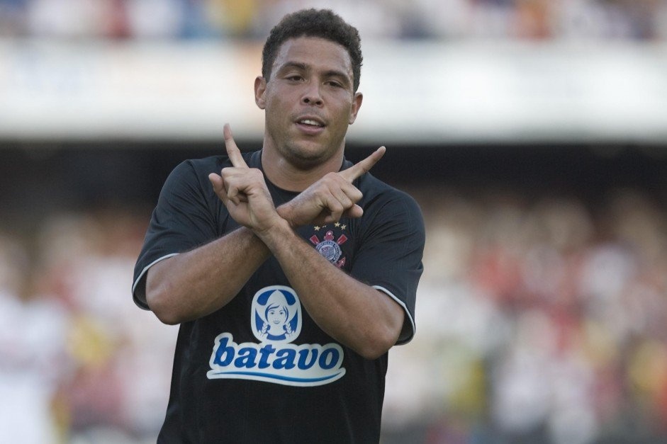 Ronaldo Fenmeno, jogador decisivo com a camisa do Corinthians, completa 45 anos nesta quarta-feira