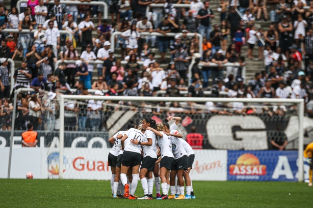 Tamires e Yasmim falaram sobre o crescimento do futebol feminino entre a torcida do Corinthians