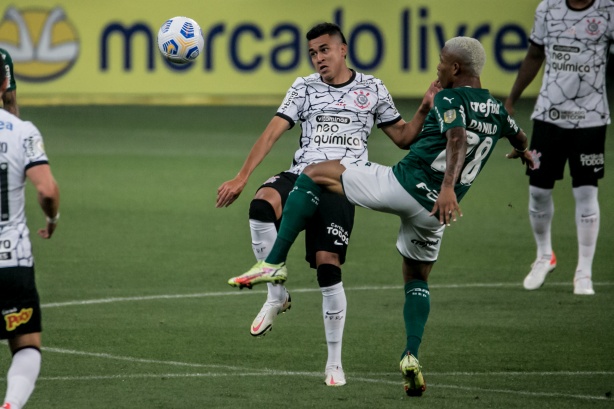 Corinthians bateu o Palmeiras por 2 a 1