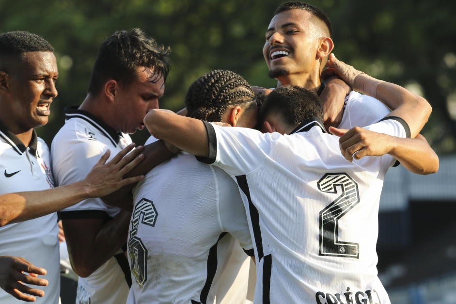 Corinthians venceu a Chapecoense na Arena Condá