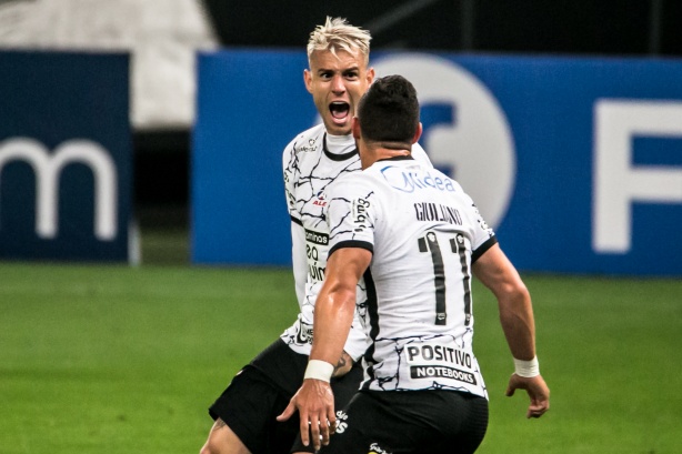 Róger Guedes fez dois gols contra o Palmeiras