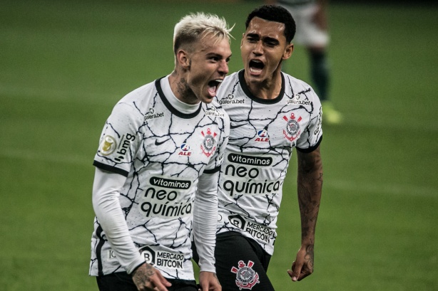 Du Queiroz comemorou vit�ria contra o Palmeiras