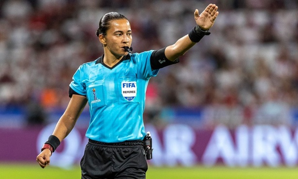 Edina Alves Batista ser� a �rbitra do D�rbi decisivo deste domingo