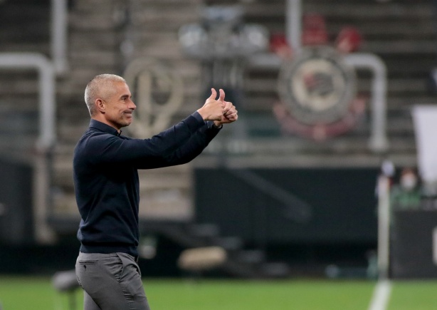 Sylvinho comemorou a vit�ria no D�rbi