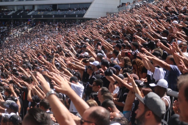 Torcida do Corinthians voltar� aos est�dios  diante do Bahia