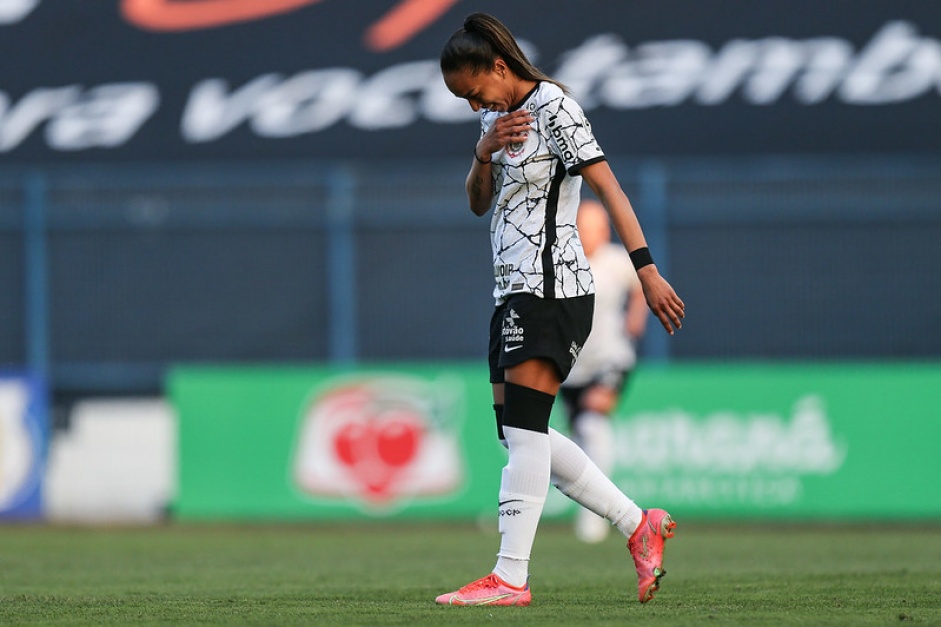 Adriana marcou quatro gols no mata-mata do Brasileiro Feminino aps se recuperar da leso no joelho esquerdo