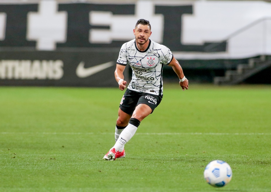 Giuliano foi titular nos oito jogos que disputou at o momento com a camisa do Corinthians