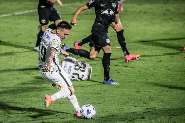 Corinthians busca empate nos acréscimos contra o Red Bull