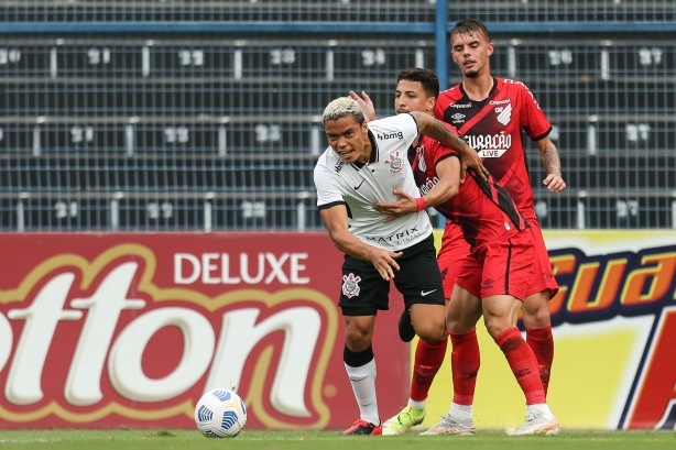 Empate contra o Athletico-PR complicou a situa��o do Corinthians no Brasileiro Sub-20