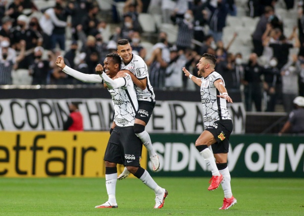 Corinthians teve atua��o elogiada pelo ex-zagueiro e comentarista Roque J�nior