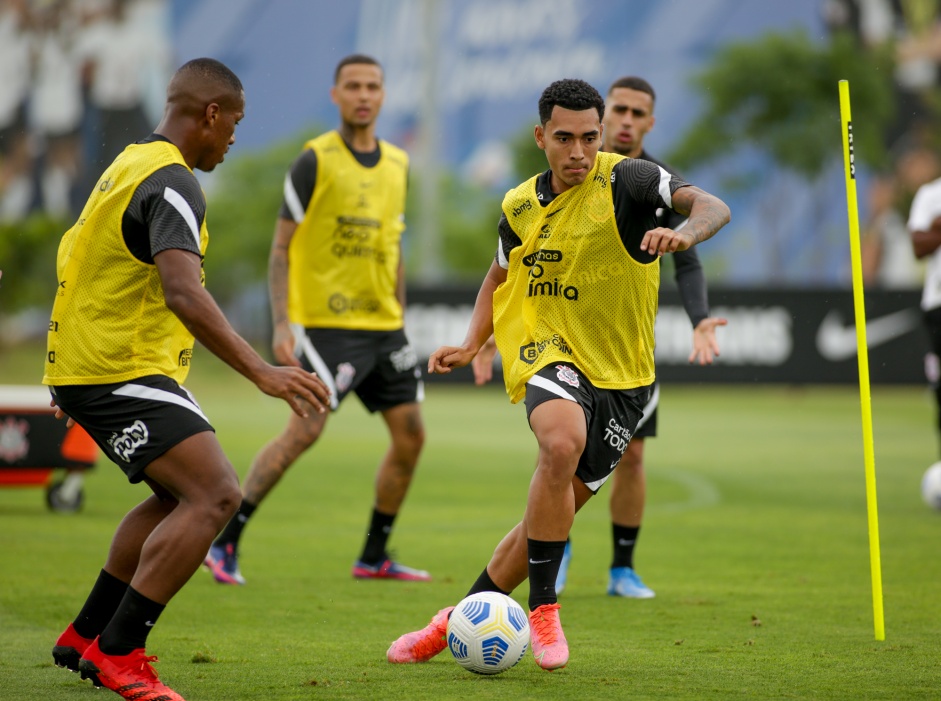 Corinthians realiza ltimo treino no CT Dr. Joaquim Grava antes de viajar para Recife