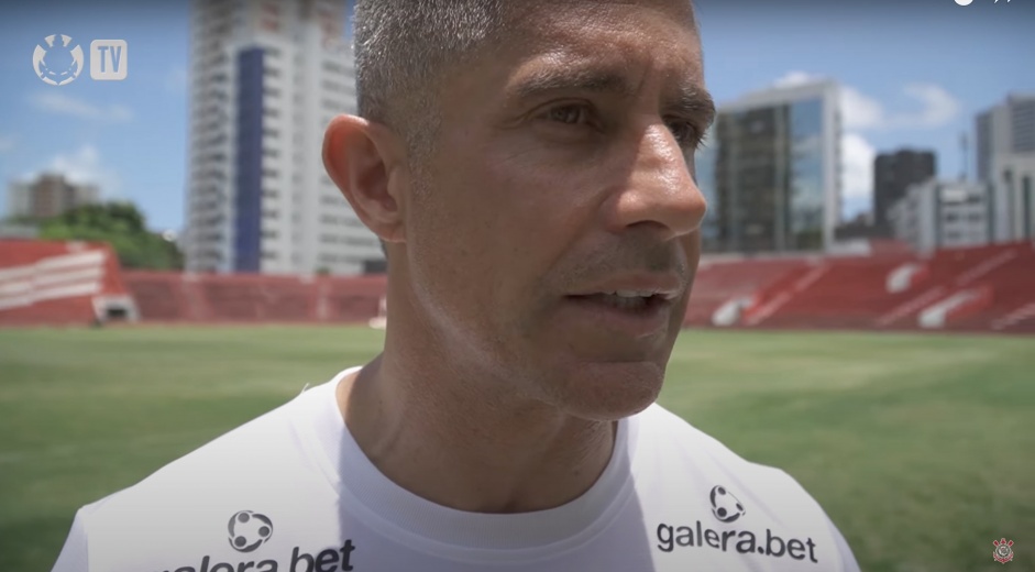 Sylvinho falou sobre perodos mais curtos de treino do Corinthians com dois jogos na semana