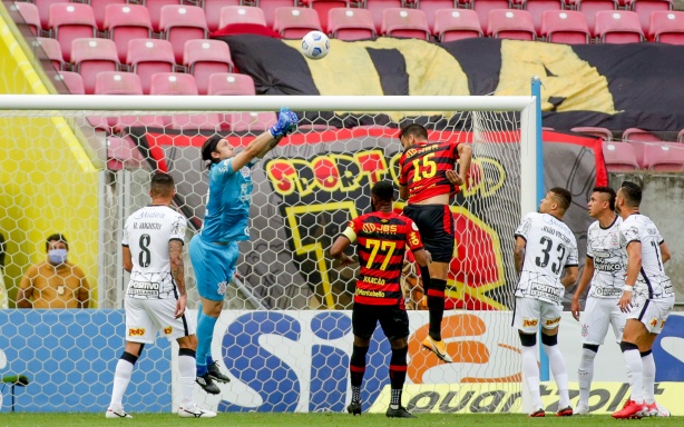 Cássio foi alvo de críticas da torcida após a derrota do Corinthians neste sábado