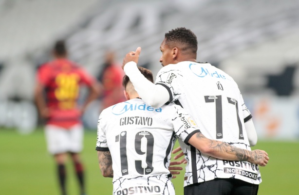 Corinthians chega a seis empates seguidos contra Internacional