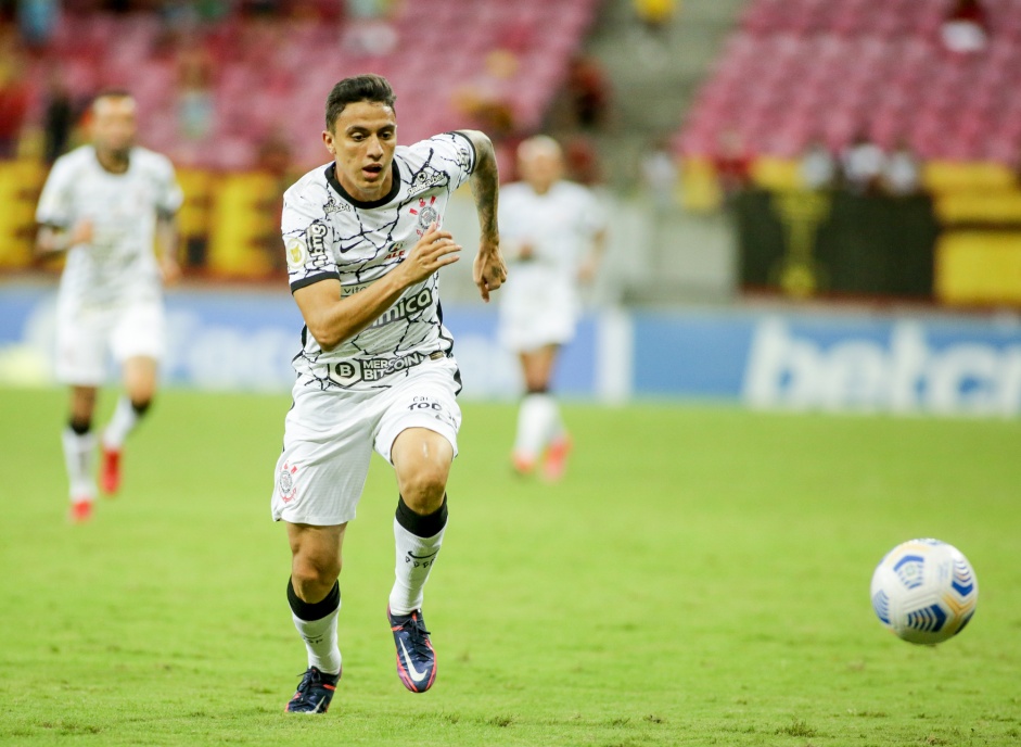 Gustavo Mantuan voltou a atuar pelo Corinthians aps quase um ano em recuperao