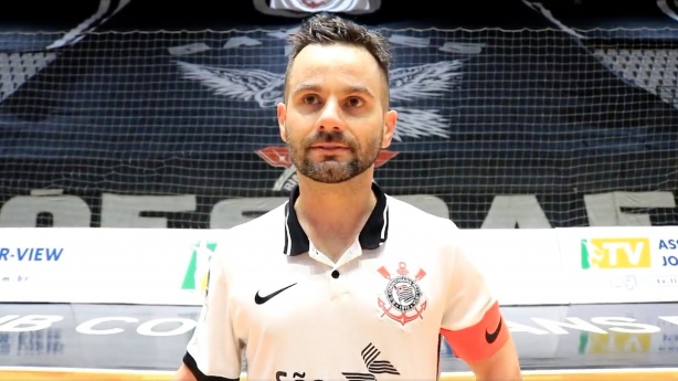 Deives anotou um hat-trick na vit�ria do Corinthians nesta segunda-feira