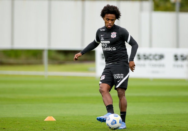 Willian voltou a treinar no Corinthians