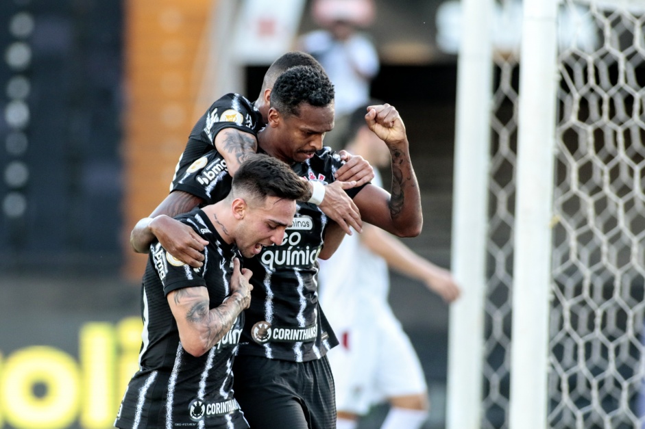 Corinthians e Fluminense empataram em 1 a 1 no primeiro turno; J marcou o gol do Timo