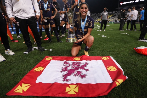 Kati homenageou a cidade de S�o Vicente, onde cresceu, ap�s conquistar o Brasileir�o Feminino 2021 com o Corinthians