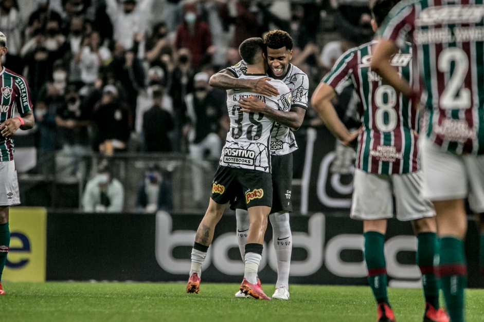Corinthians insistiu tanto com a posse que conseguiu o gol, mas teve muitas falhas nesta quarta