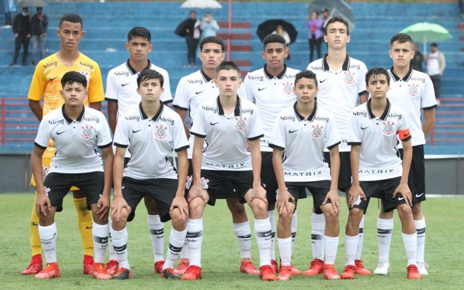 Elenco Sub-14 do Corinthians chega s quartas de final da Copa Brasileirinho