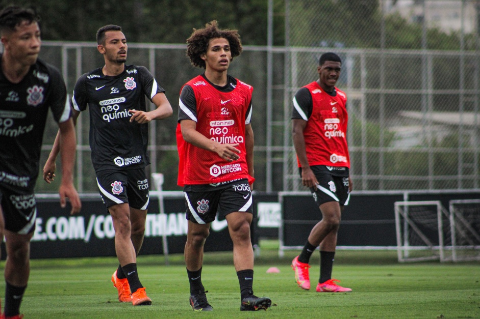 Garotos do Sub-20 treinaram com o time profissional do Corinthians nesta quinta-feira