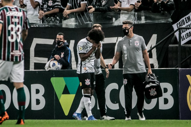Willian sentiu a coxa esquerda na vitória contra o Fluminense