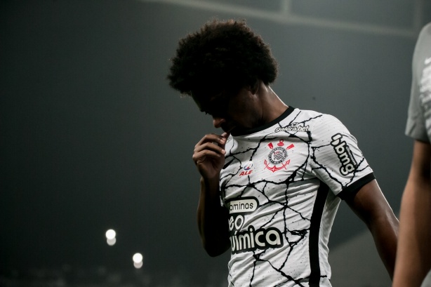 Willian agradeceu o apoio da Fiel ap�s ter les�o confirmada