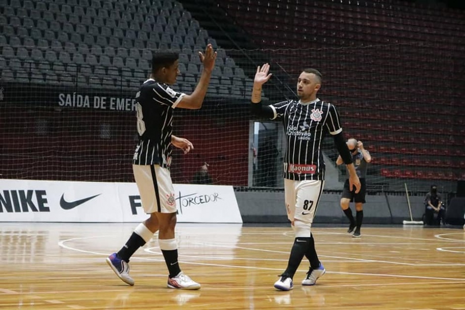 Corinthians fechou a primeira fase do Paulisto Sub-20 na liderana