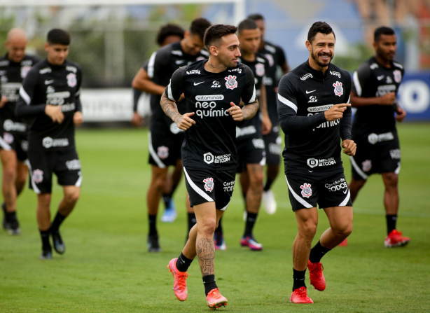 Sylvinho e os jogadores n�o receberam bem as cr�ticas feitas por Marcelinho Carioca
