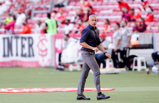 Sylvinho demonstra confian�a ao falar de sua rela��o com a diretoria e com o presidente do Corinthians