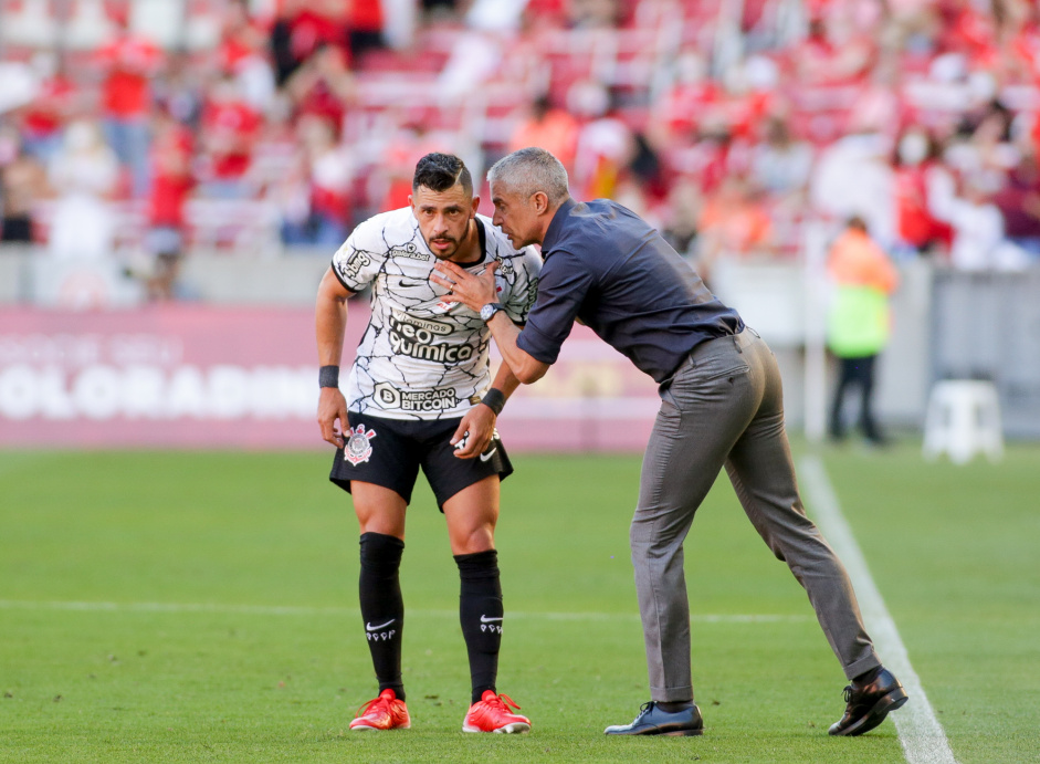 Sylvinho explicou as mudanças do Corinthians no empate contra o Internacional