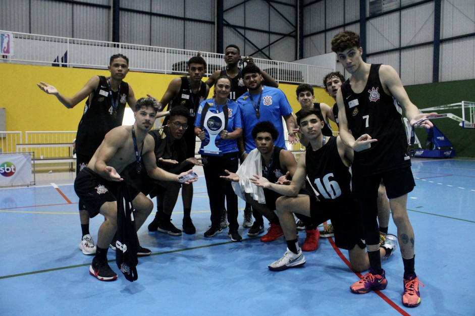 Sub-16 de basquete do Corinthians foi campeo da Classificatria B do Brasileiro Interclubes