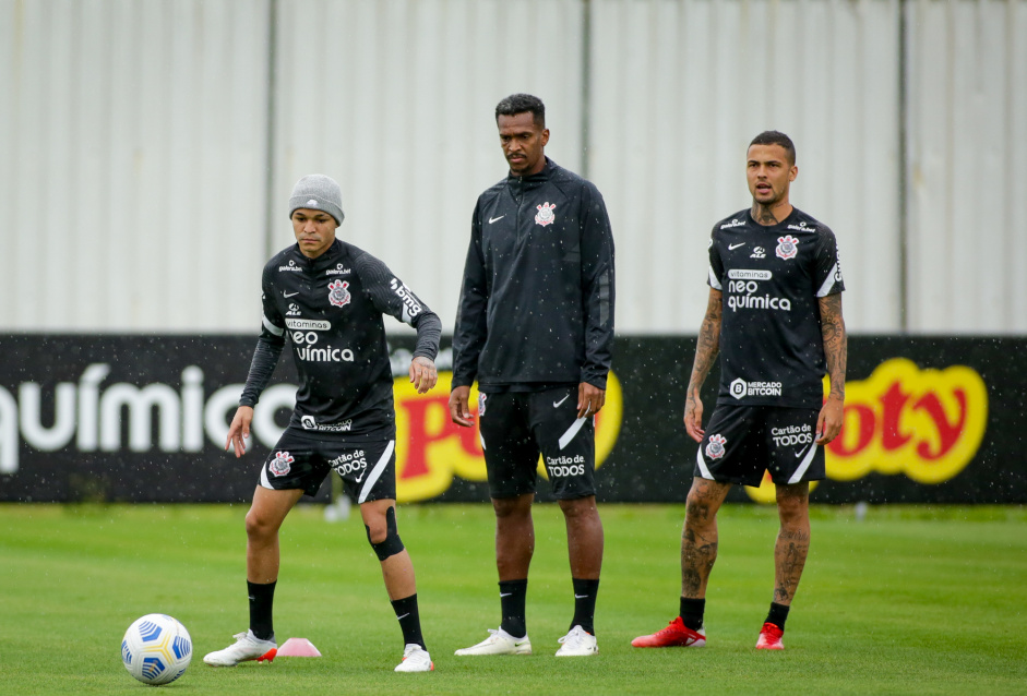 Corinthians teve mais uma tarde de treino de olho no jogo contra a Chapecoense