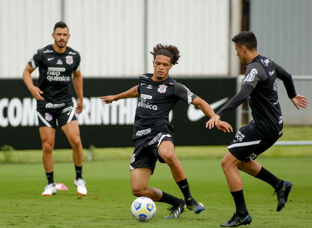 Reginaldo foi utilizado mais uma vez no treino do profissional e pode ser uma novidade entre os relacionados