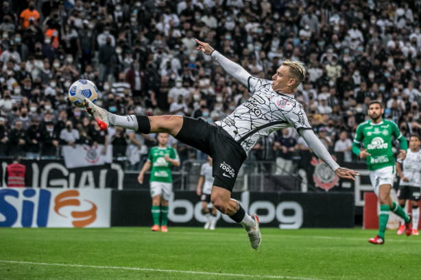R�ger Guedes durante a partida do Corinthians contra a Chapecoense