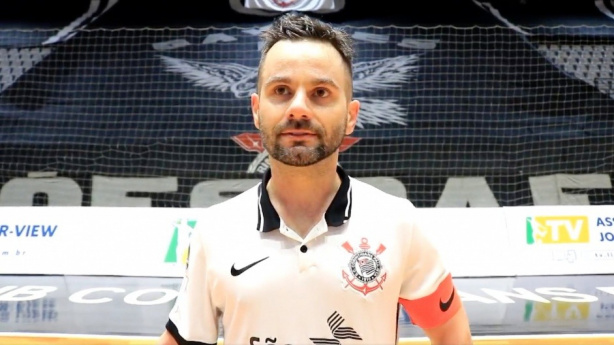 Deives lamentou a elimina��o do Corinthians na LNF
