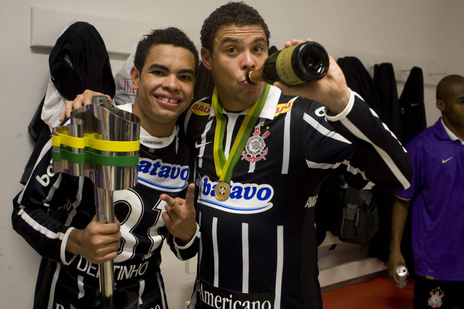 Dentinho e Ronaldo conquistaram, juntos, o Paulisto e a Copa do Brasil pelo Corinthians em 2009