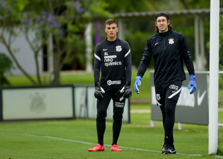 Cssio e Donelli disputam uma vaga na equipe titular do Corinthians
