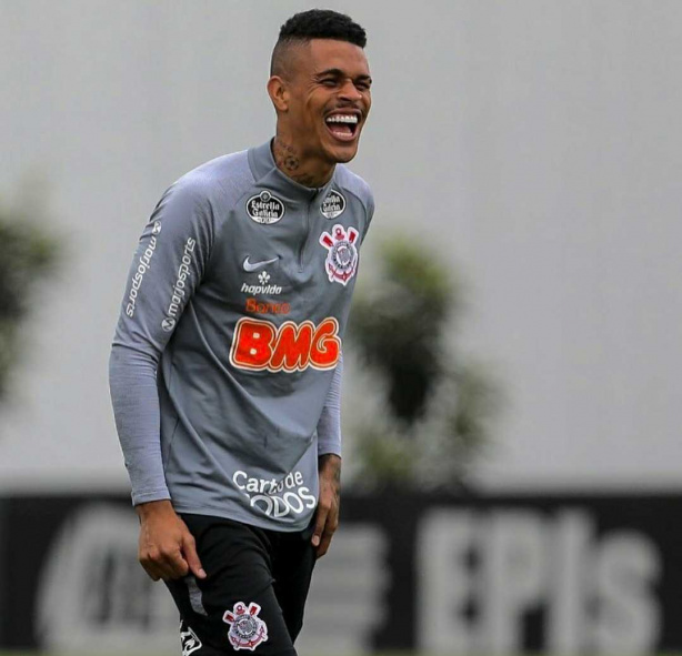 Richard voltou ao Corinthians e aguarda decisão de seu futuro no clube